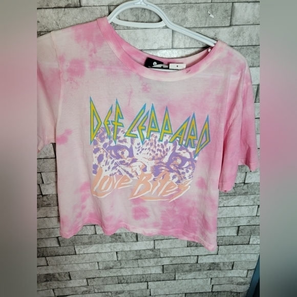 Day NWT Pink‎ Tie Dye Def Leppard crop top Love Bites Size Large - Picture 1 of 5